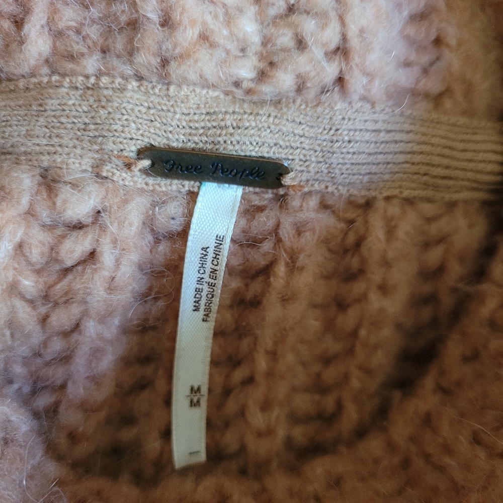 Free People Fluffy Fox chunky knit turtleneck sweater size medium - Picture 10 of 12